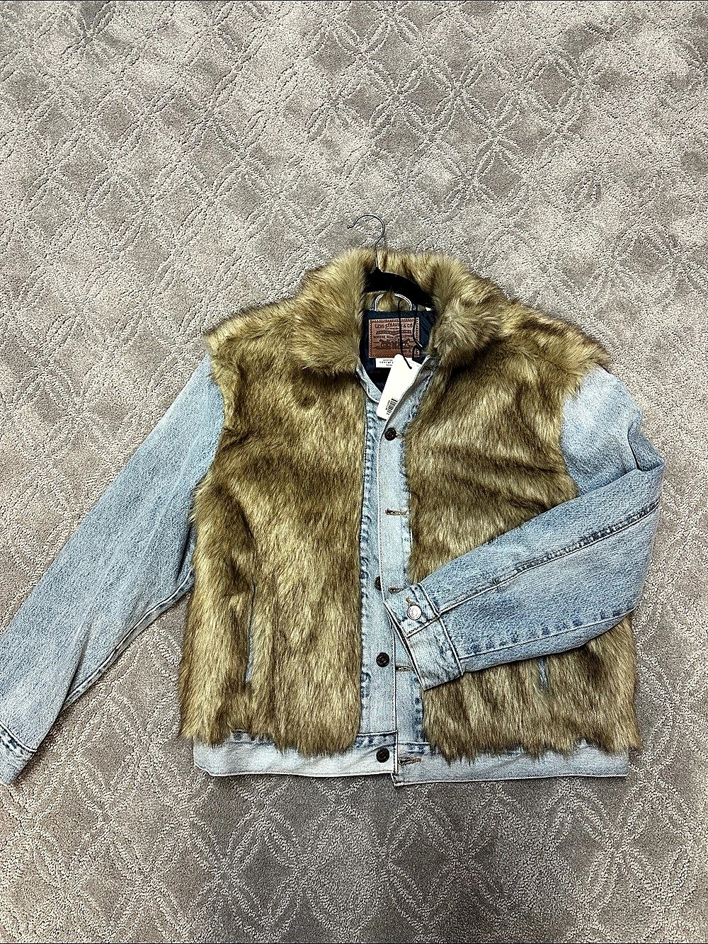 Levi's Faux Fur Denim Jacket. NWT. LARGE